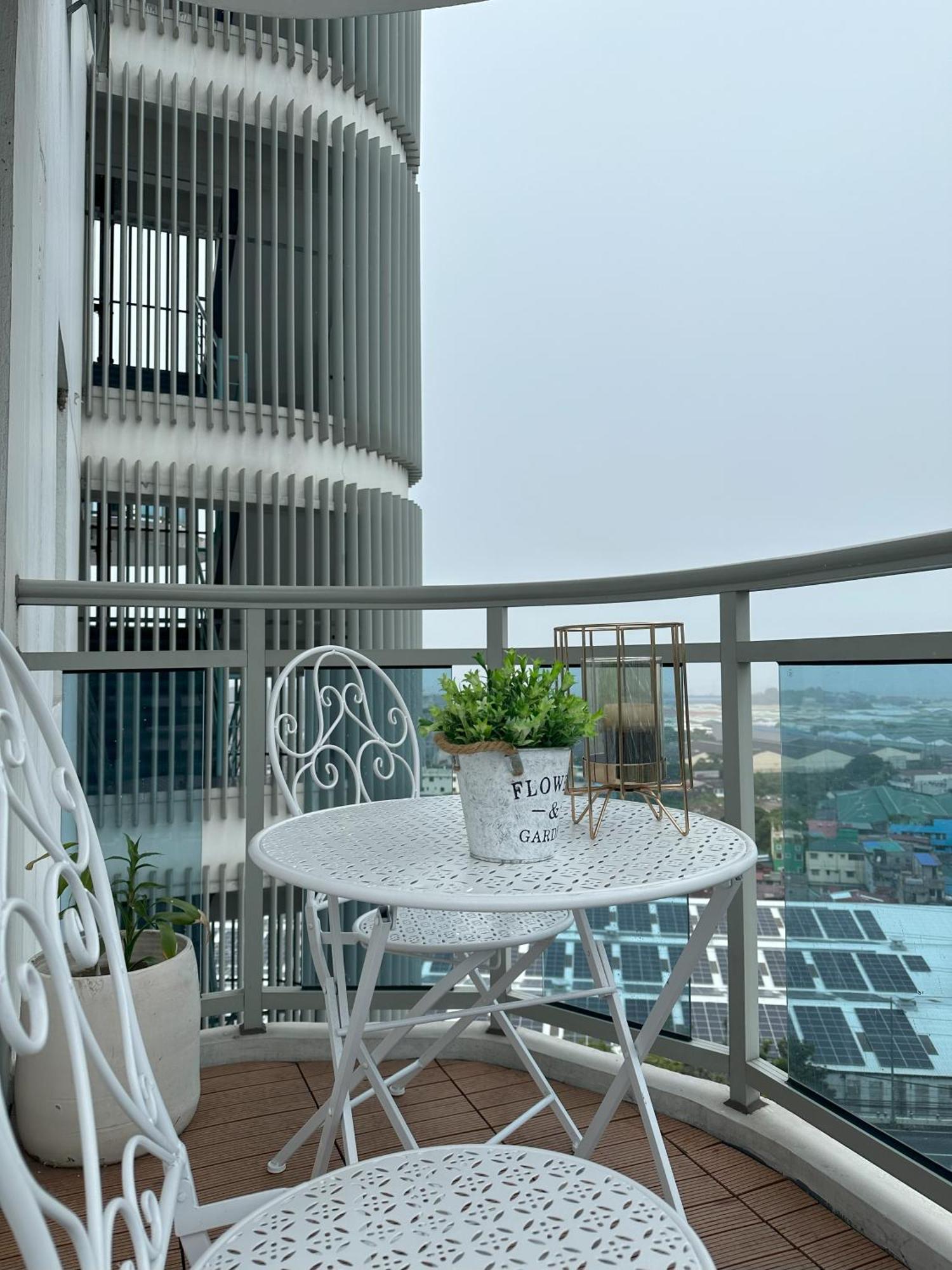 The Bahamas & Maldives At Azure Residences Paranaque 15 Mins Airport T3 Apartment Manila