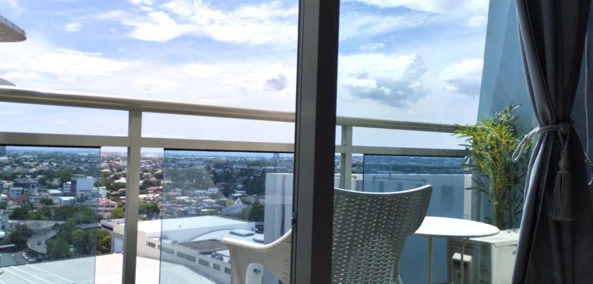 The Bahamas & Maldives At Azure Residences Paranaque 15 Mins Airport T3 Apartment